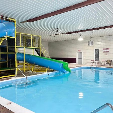 Camp Inn Lodge Au Sable Экстерьер фото