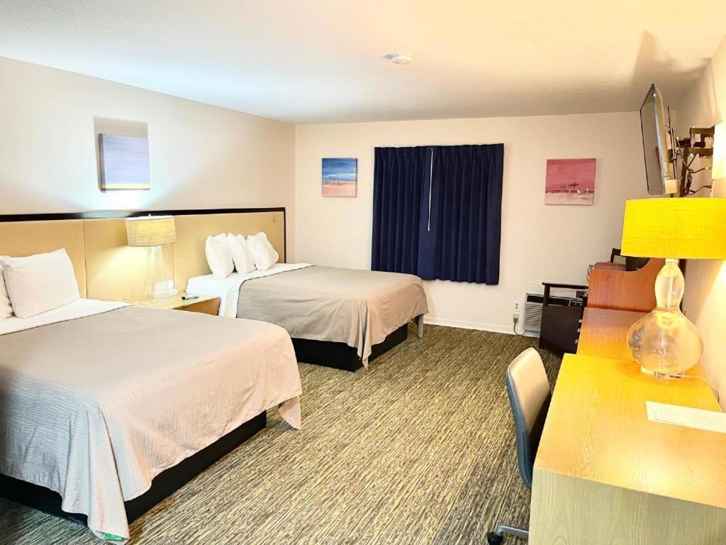 Camp Inn Lodge Au Sable Экстерьер фото