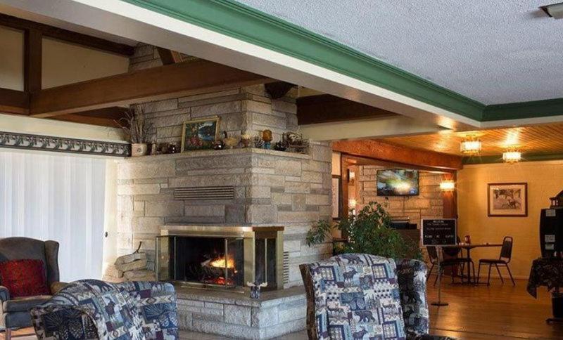 Camp Inn Lodge Au Sable Экстерьер фото